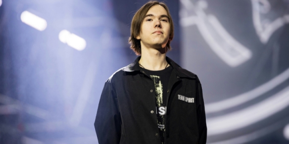 电竞比分RAMZES： 《现在在《Dota》中没有核心、中单和劣单——只有三个核心。